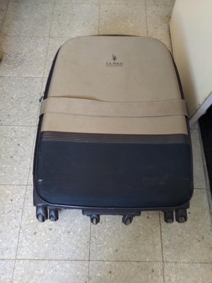 行李箱，U.S. POLO，約28吋，高約75，寬約50，厚約30，輪子有磨耗，拖動比較大聲