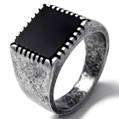 《 QBOX 》FASHION 飾品【RBR8-844】精緻個性復古方形黑寶石鑄造鈦鋼戒指/戒環