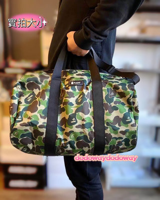 預購 日本雜誌附錄 潮牌猩猩Bape 新款迷彩 圓桶旅行包 運動健身包 肩背包 旅行袋 艾莉莎alisa