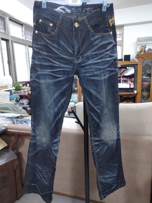 (二手)墨達人基本款刷紋牛仔褲(L)(大約31-32腰)(B636)