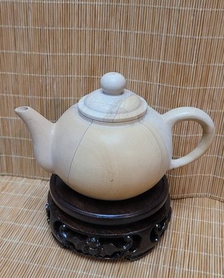 @@@六合堂@@@早期木紋石壺庫存近新未用，高精密度，台灣早期茶行購入，泡茶欣賞稀品。值得拥有。規格180西西。