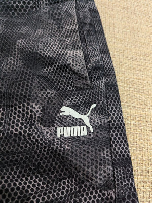 PUMA 黑色深灰色蟒蛇紋休閒短褲 類似迷彩短褲 S號