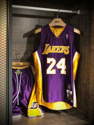 Xl全新 Mitchell &amp; Ness "Kobe Bryant" 籃球名人堂 8/24 雙面紀念球衣