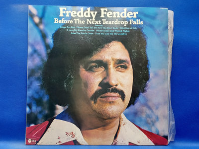 明威唱片---114 私藏盤 FREDDY FENDER(弗雷迪·芬德)/美國歌手  ROSES ARE RED  附解說 近如新(NM 片況極優) 美版