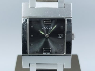 【發條盒子H7701】GUCCI 古馳 方型黑面 不銹鋼石英 經典男錶 大錶徑