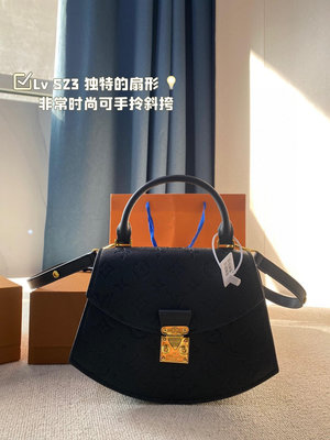 【二手包包】Lvsize：2216cmLv S23新款以經典拼色的老花，獨特的扇形為設計非常時尚又個性可手拎 NO131293