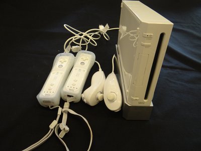 二手Wii 主機(含搖桿 電源線) 超低優惠價$1,500