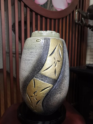 （二手）——日本信樂燒花瓶，信樂燒三彩花瓶，昭和時期老花瓶，噴砂手刻描金 文玩 擺件 老物件【華夏古今】30