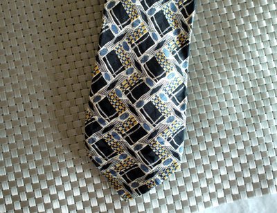 ((瑪奇亞朵的珠寶世界)) Roberta Camerino 諾貝達義大利製真絲領帶市價4800