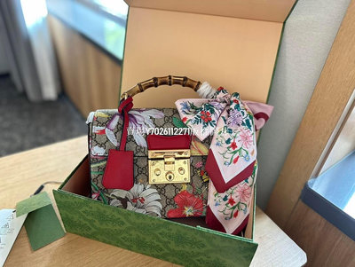 【二手包包】Gucci 2024新款 adlock印花系列 高級竹節小箱子 此款頗具結構感的肩背包采用高級人 NO10961