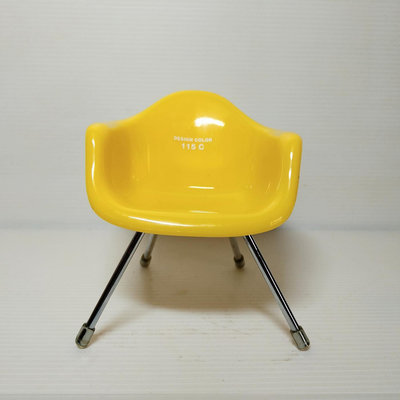 [ 三集 ] 公仔 造型擺飾椅 黃色 高約:11公分 材質:塑膠 金屬 K1