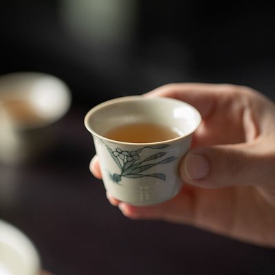 熱銷 純手繪水仙茶杯陶瓷主人杯單個家用喝茶杯子草木灰功夫茶具品茗杯 可開發票