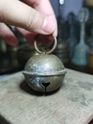 【二手】日本銅器鈴鐺。隨身銅鈴鐺，可以配掛，鑰匙鏈。重26克，尺寸32828【如意坊】擺件  老物件 老貨