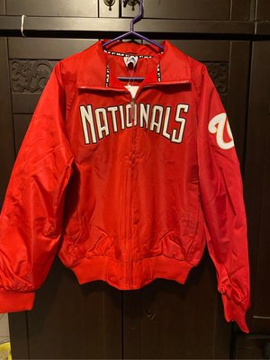 MLB National s球隊全新鋪棉外套有內袋,美國尺寸M/XL可供選擇,貨款付清升級全家到店再送襪子一雙記憶卡一張