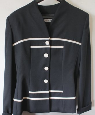 全新【EMPORIO ARMANI 】義大利製超優剪裁黑色白衡條西裝毛料套超低價$5999元免運