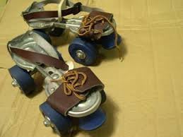 【強強二手商品】 早期鐵製,古董溜冰鞋小時候的童年回憶~60年代 ~ 絕版 ~ 懷舊童玩~非直排輪 !!