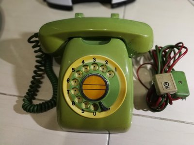 拾荒者  古早 600型 電話機 撥盤式電話機 如圖所示 撥盤順暢 有歲月的痕跡