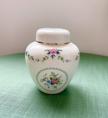 英國wedgwood骨瓷糖罐絕美僅此一個茶葉罐，尺寸如圖，不