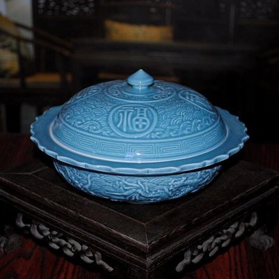 眾誠優品 景德鎮陶瓷器藍釉雕刻福祿壽喜龍紋平鍋大蓋碗擺件民俗仿古瓷收藏ZC3225