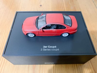 ## 馨香小屋--BMW 3-Series Coupe  原廠模型汽車 紅色 (車長約10公分，盒長約16公分)