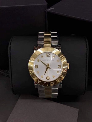 MARC BY MARC JACOBS Amy 金色圈 白色錶盤 水鑽刻度 金色配銀色不鏽鋼錶帶 石英 女士手錶 MBM3139