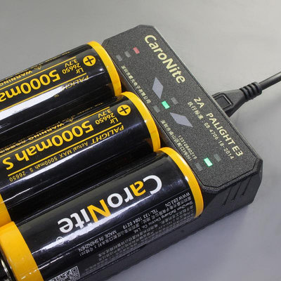 電池充電器霸光26650通用18650 3.7V電池多功能三3槽座充強光手電筒充電器