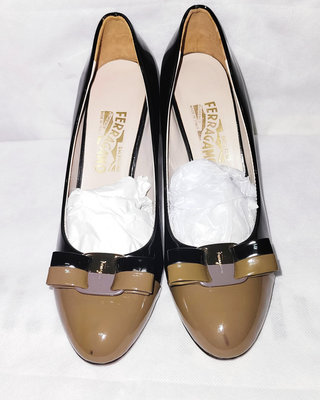 專櫃真品 Salvatore Ferragamo 漆皮黑色蝴蝶結女鞋--高跟圓頭包鞋 --9號
