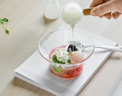 白色線條藝術感玻璃草帽碗 小碗 優格碗 冰淇淋碗  玻璃餐具  玻璃小菜碗 拍攝道具 白色【小雜貨】