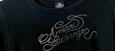 A/X ARMANI EXCHANGE 黑色8分袖上衣休閑運動恤衫，花式商標灰銀色小圓釘飾，彈性佳尺寸M碼 agnes.b whiple 津森千里 Milida