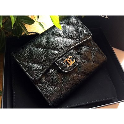 Chanel Coco A82288 黑色 金釦 荔枝 牛皮 短夾 皮夾 零錢包