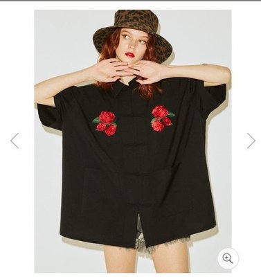 【WildLady】  日本高質感刺繡玫瑰盤花扣時尚寬鬆襯衫上衣JOUETIE