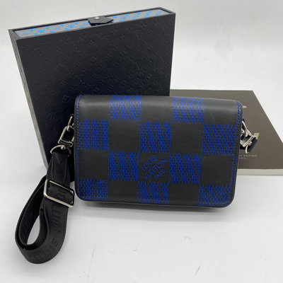 【哈極品】二手品《 Louis Vuitton LV  藍色大棋盤格  皮革壓印  二合一 斜背包/肩背包 全黑寬背帶》