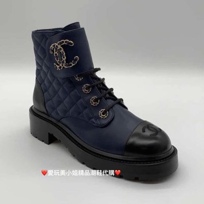 Chanel香奈兒 今年最爆紅的靴子 深藍拼黑 秋冬帥一波必備單品 剛到￼❤️