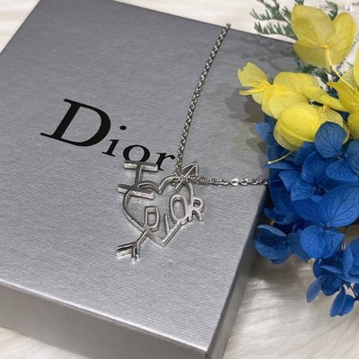 【哈極品】美品《Christian Dior 迪奧 銀色 愛心DIOR字體造型項鍊/飾品 》