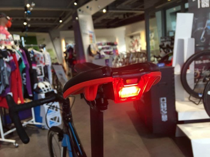 Giant NUMEN+UNCLIP TL fanale posteriore bici bike saddle rear light LED red