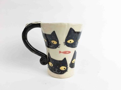 《齊洛瓦鄉村風雜貨》曼谷設計師品牌可樂貓Nice little clay馬克杯 手工陶瓷鈴鐺馬克杯 造型立體