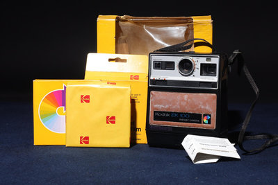5/14結標 復古拍立得】1975 Kodak EK100 &amp; 過期底片 A050347 -相機 攝影周邊 錄影機 閃光燈 鏡頭 蔡司 相簿 底片 錄影機