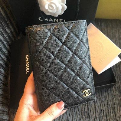 Chanel 香奈兒 荔枝紋 護照夾 牛皮 黑色金扣 A80385