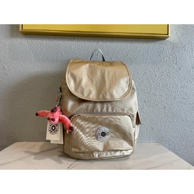 全新 Kipling 猴子包 CITY PACK 中號 K15635 金屬金拼 翻蓋休閒旅遊包雙肩背包 後背包 書包