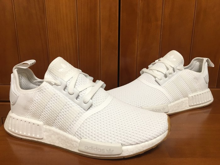 nmd r1 gum sole white