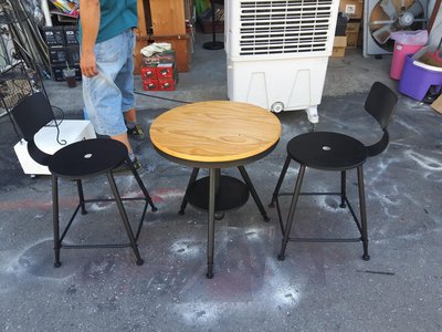 物品大限自取二手工業風桌椅一桌兩椅一組賣2999元