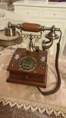 彩繪古董電話