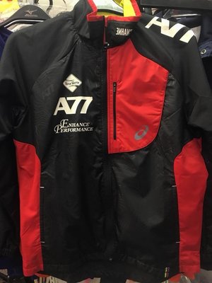 ASICS亞瑟士 男款 A77 休閒 防風 防潑水 保暖 立領外套 內刷毛 XAW713-9022 黑紅 現貨