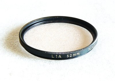 【悠悠山河】早期精品--Nikon L1A 原廠保護鏡 52mm 螺紋口徑 黃銅框+多層膜光學玻璃 鏡片無刮傷