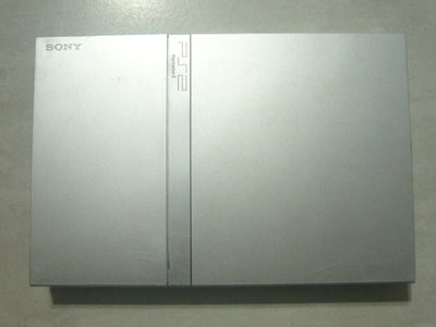 【~嘟嘟電玩屋~】PS2 　遊戲主機 SCPH - 75000　銀色（ 無改機，更新雷射頭 ）． 簡配套，附 遊戲光碟