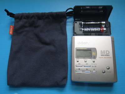 原裝日製SONY MZ-R55 MD主機一部附電池盒..可讀片.可放音.功能良好.