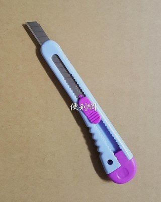 足勇 嗄嗄叫小美工刀 NO.81009 有鎖定刀片功能 易於更換新刀片 顏色隨機出貨-【便利網】