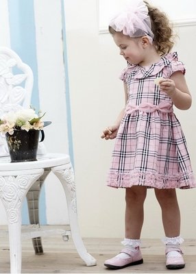 《耕魚小店》台灣製造專櫃童裝~k7551粉色荷葉格紋蕾絲洋裝(90、100、110、130公分)