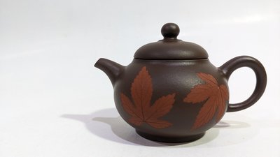 【不動茗壺】台灣鶯歌手拉胚茶壺---陳政嵐 雙彩楓葉壺