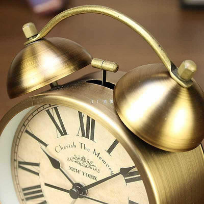 【現貨】MPM3鬧鐘床頭靜音時鐘客廳臺式復古美式鐘錶擺件家用鬧鈴學生桌面